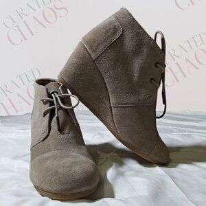 TOMS Desert Ankle Wedge Suede Boots Women’s 10W Wide Taupe Lace Up